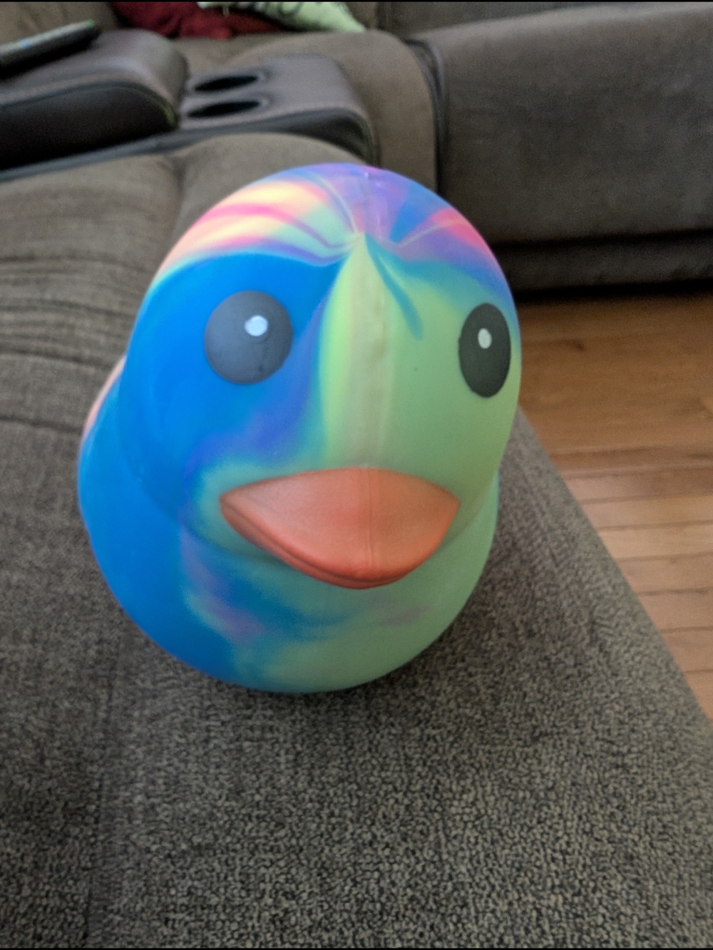 VIRAL SQUEEEZY SUNY DAYS TYE DYE SQUISHY DUCK